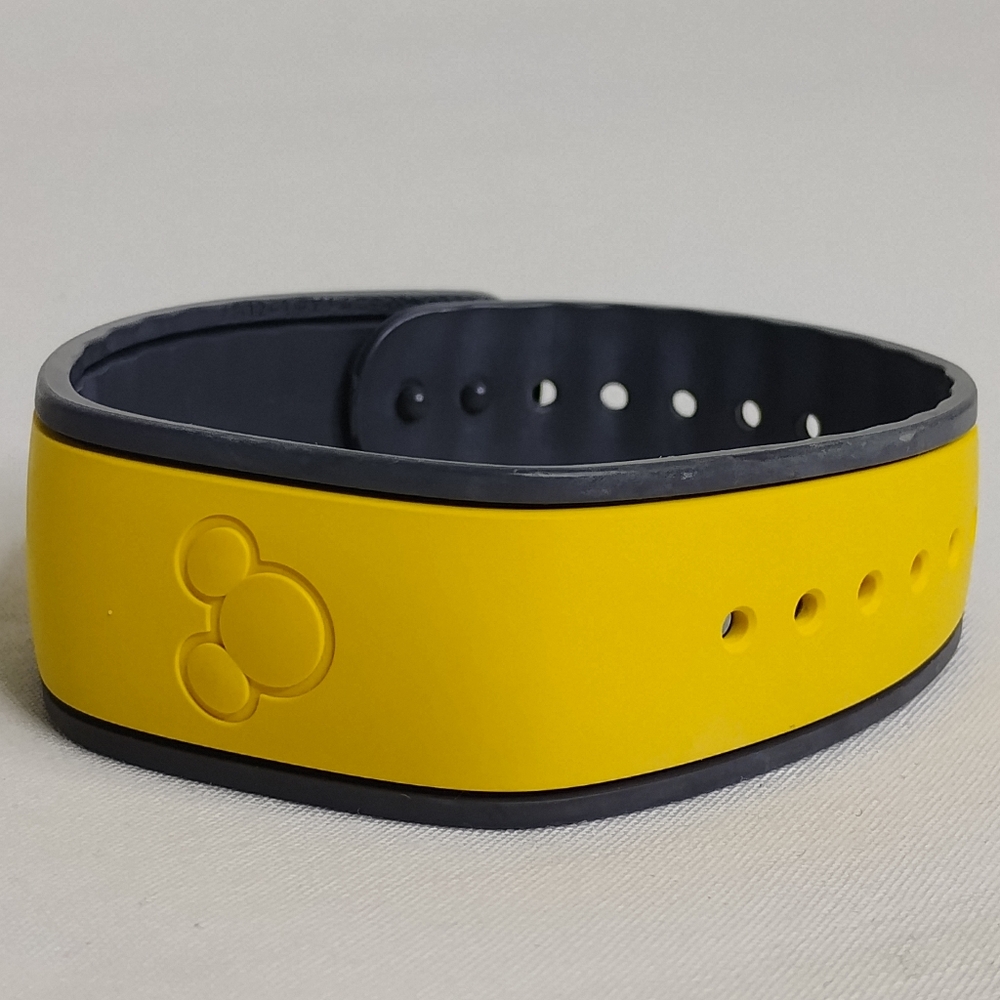 Disney Magic Bands Yellow "Luke" Mickey Mouse Park Admission Band ID Bracelet